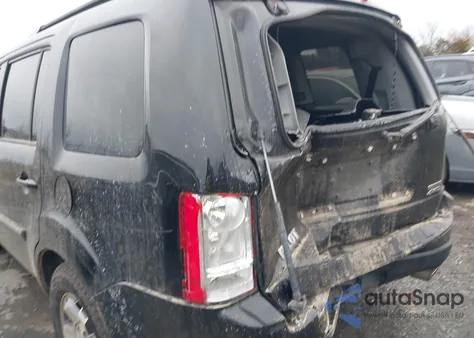 2011 Honda Pilot Touring z USA, uszkodzony, nr VIN 5FNYF4H98BB091907